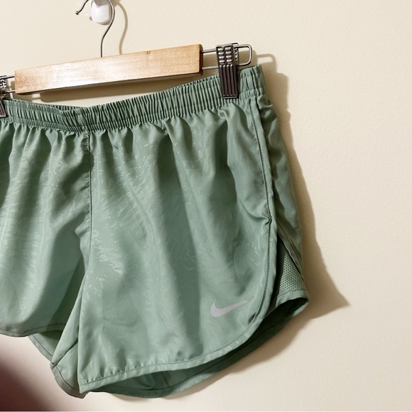 Nike Dri Fit Running Green Pattern Shorts Pocket Size Medium Athletic - Picture 5 of 11